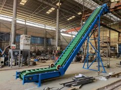 山東張經(jīng)理訂購帶寬800長(zhǎng)15米 Z字型皮帶輸送機(jī)試機(jī)發(fā)貨